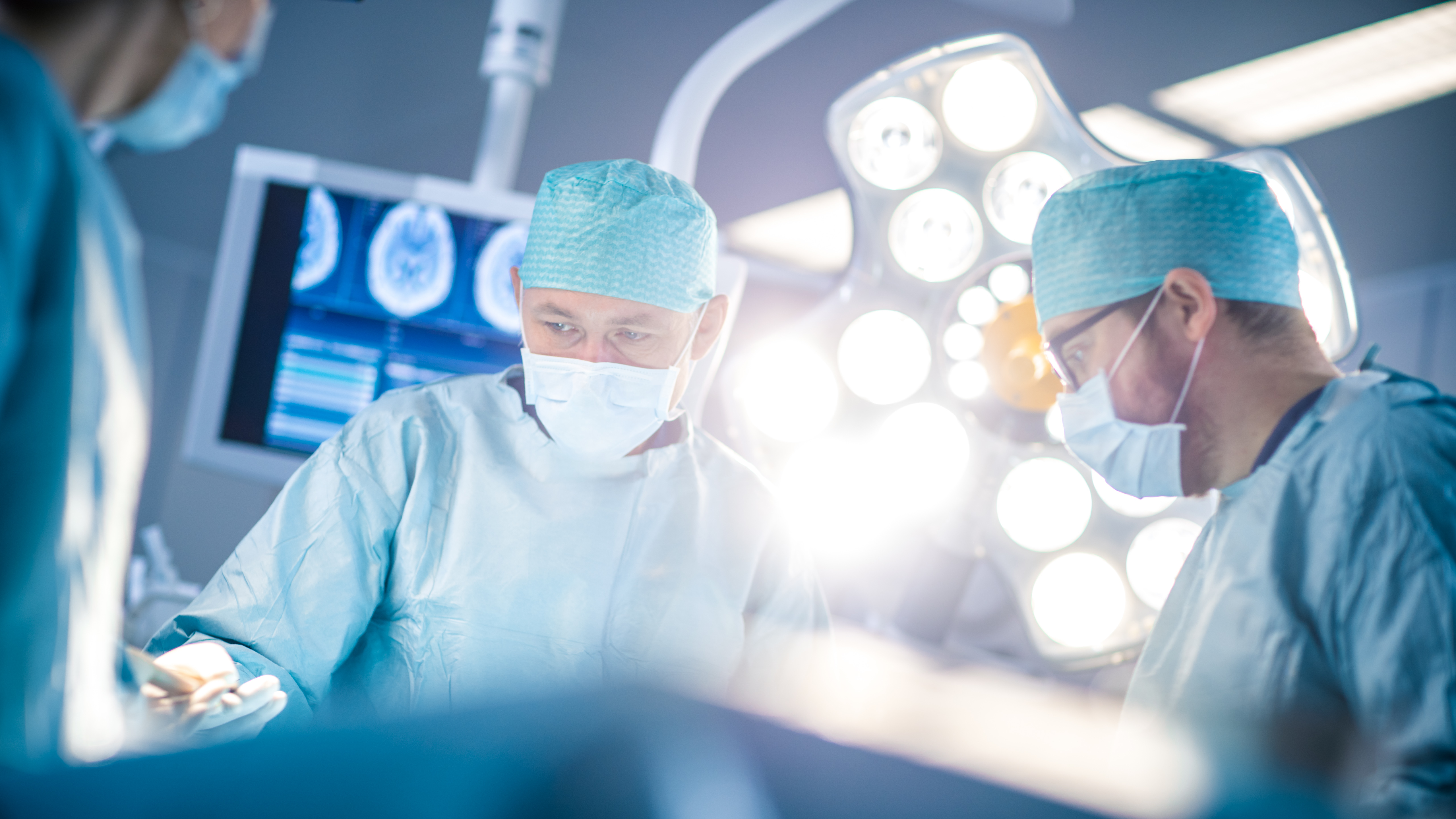 Is hemithyroidectomy surgery safe?